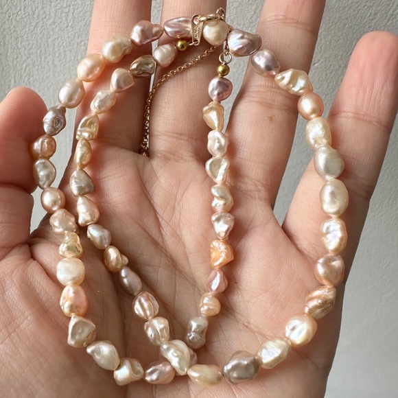 Keshi Pearl Necklace with Pink and Cream Hues 4.5-5.5mm - Picture 3 of 3